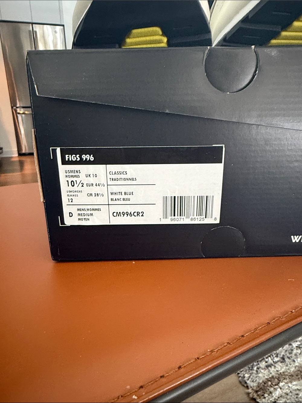 FIGS Men’s Navy and Cream Performance Sneakers - Picture 2 of 5
